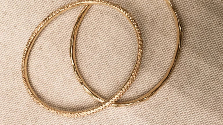 PEBBLES TEXTURED BANGLE